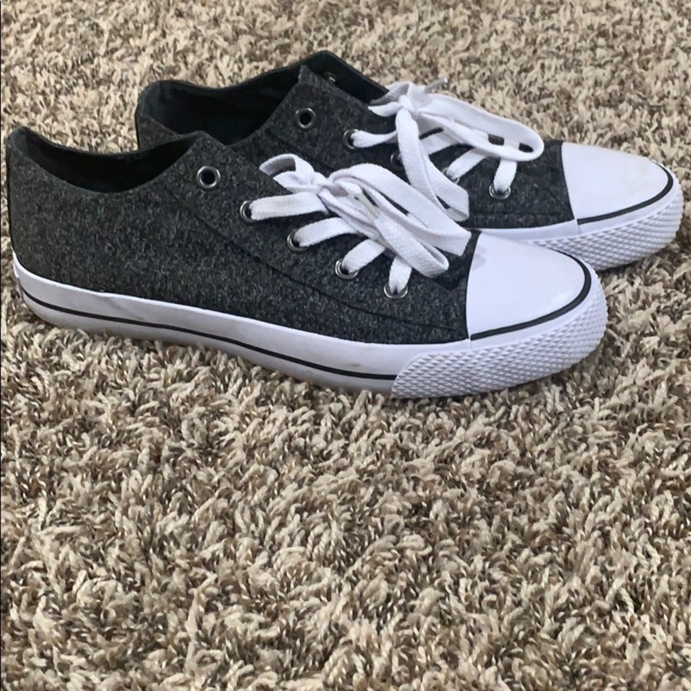 Airwalk Tennis Shoes